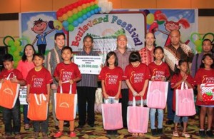 GKIC Provides Assistance for Traumatic Children of Manado Post Floods Disaster